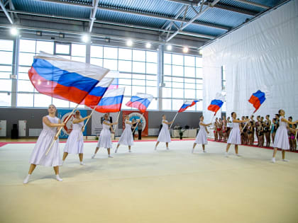 Новгородские акробаты успешно выступили на домашнем всероссийском турнире