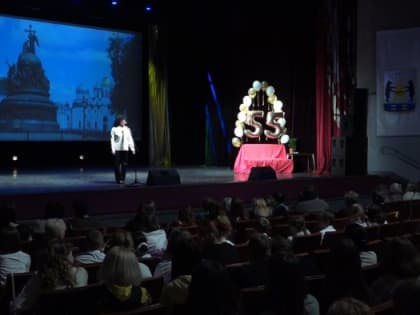 Татьяна Яковлева поздравила коллектив школы № 18 с 55-летием со дня основания учреждения