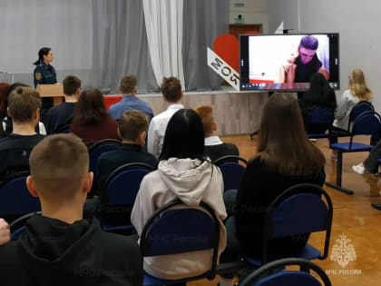 Будущие выпускники Великого Новгорода познакомились с профессией пожарного