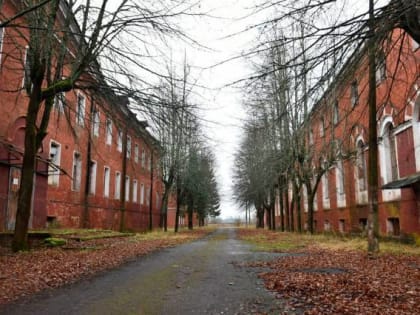 Аракчеевские казармы в Шимском районе сдаются в аренду