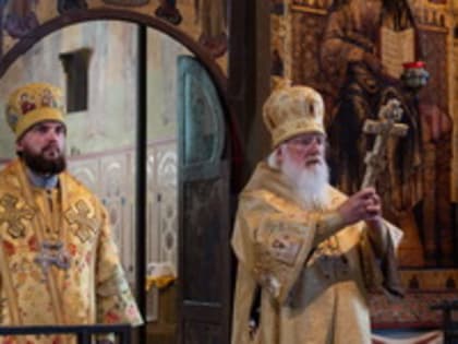 Митрополит Лев и епископ Арсений совершили Божественную литургию в праздник Новгородских святых