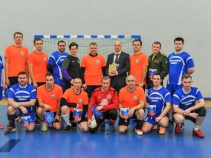 В Великом Новгороде прошел товарищеский матч по мини-футболу между сотрудниками следственного управления и сборной УМВД региона