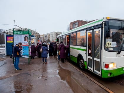 Мэрия Великого Новгорода планирует оставить стоимость школьных проездных на прежнем уровне