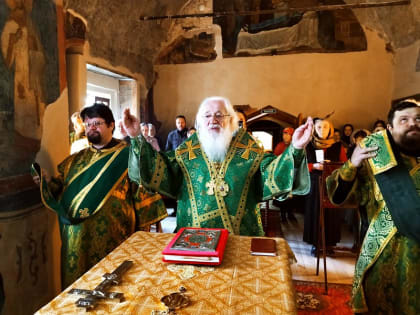 Митрополит Лев совершил Литургию в день памяти прп. Сергия Радонежского