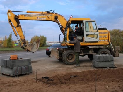 На участке улицы Державина в Великом Новгороде строят тротуар