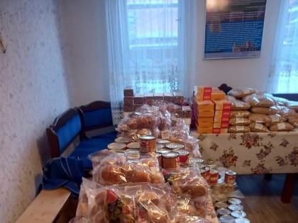 Добровольцы церкви Успения Богородицы поздравили новгородских женщин с Днём матери [ВИДЕО]