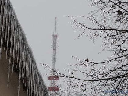 В Старой Руссе несколько управляющих компаний привлекли к ответственности за сосульки на крышах
