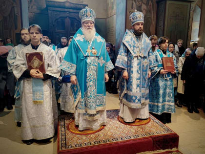 Митрополит Лев и епископ Арсений совершили Литургию в Неделю 5-ю Великого поста