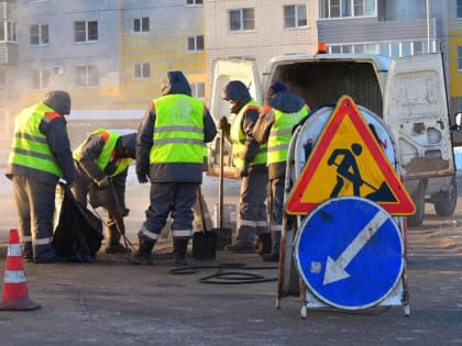На дорогах Великого Новгорода начался плановый ямочный ремонт