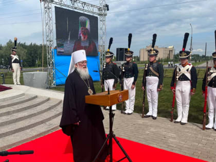 Митрополит Лев освятил памятник Гавриилу Романовичу Державину