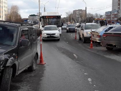 В Великом Новгороде в столкновении пяти автомобилей пострадал один человек