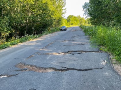 В трёх районах Новгородской области подрядчики обновляют дорожное полотно