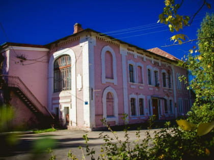 После реновации в Окуловском купеческом доме появятся клуб молодой семьи и студия красоты