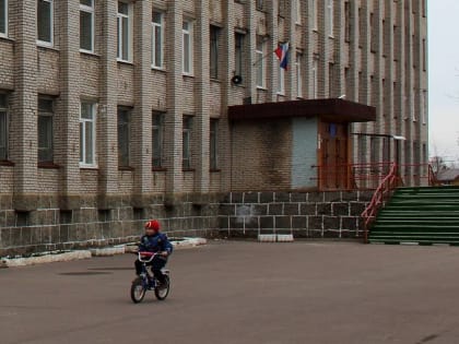 На фасаде школы в Кречевицах предложили установить мемориальную доску генерал-лейтенанту Баранову