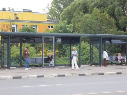 В Великом Новгороде обновят еще 15 остановочных комплексов