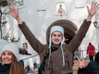 Православная молодёжь из Великого Новгорода посетила Псково-Печерский монастырь