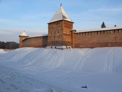 Об опасности катания на ватрушках с кремлевского вала, вблизи водоемов и автодорог
