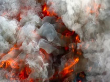 С пожара в Малой Вишере эвакуированы четыре человека