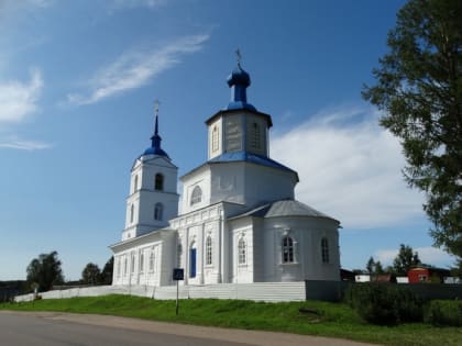 Митрополит Лев совершил Литургию в церкви Александра Невского села Яжелбицы