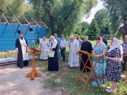В деревне Видони освятили купола строящейся церкви