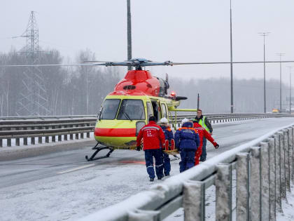 В этом году вертолёт службы санитарной авиации эвакуировал 57 жителей Новгородской области
