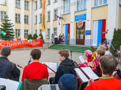 Новгородские росгвардейцы поздравили ветеранов Великой Отечественной войны с Днем Победы