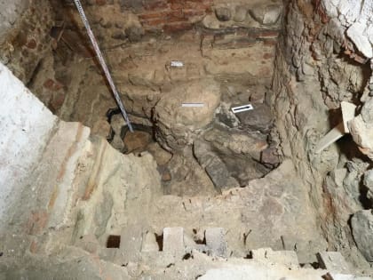 В двух церквях на Ярославовом дворище обнаружили винтовые лестницы