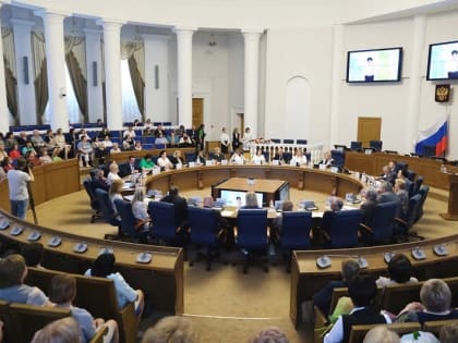 Благочинный Новгородского округа поздравил социальных работников региона с профессиональным праздником