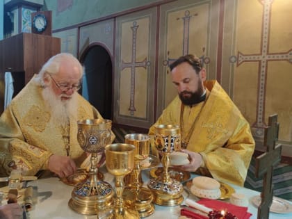 Митрополит Лев и епископ Арсений совершили Литургию в День Всех Новгородских святых