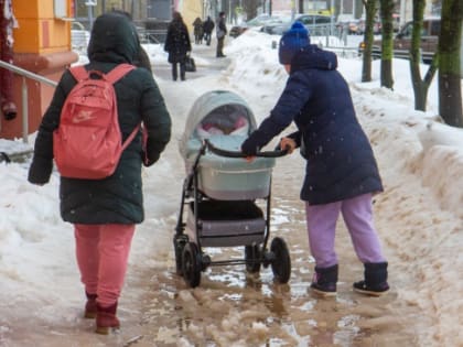 В Великом Новгороде к уборке тротуаров от снега привлекут дополнительные силы