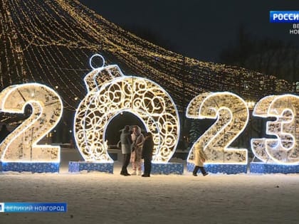 Многие городские объекты Великого Новгорода украсили праздничной иллюминацией
