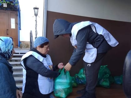 В рамках проекта «Социальная столовая на колесах» состоялся благотворительный обед в деревне Новоселицы