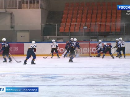 В Ледовом дворце Великого Новгорода прошло открытое областное первенство по хоккею