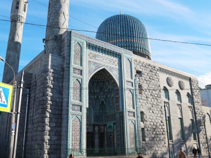 УДИВИТЕЛЬНОЕ РЯДОМ