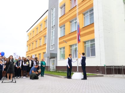 В Малой Вишере открыли новую гимназию имени П.П. Мельникова