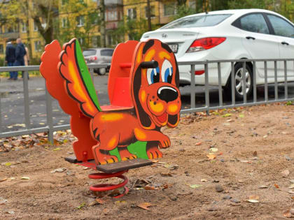 Глава города проверил благоустройство парковки на улице Черняховского