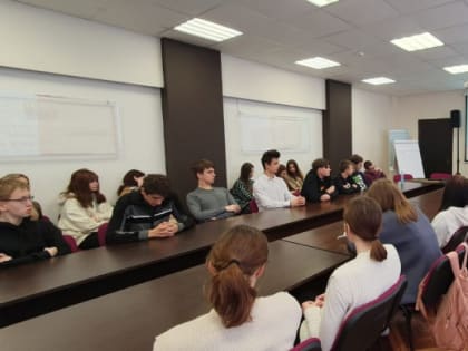 Новгородский ветеран встретился со студентами политехнического колледжа