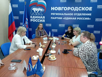Депутат Госдумы Елена Цунаева встретилась в исполкоме "Единой России" с женами участников СВО