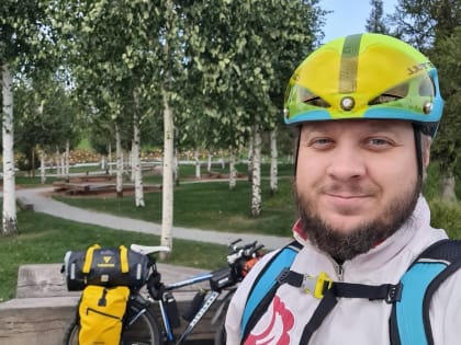 Боровичанин Денис Панфилов решил за девять дней доехать на велосипеде из Москвы