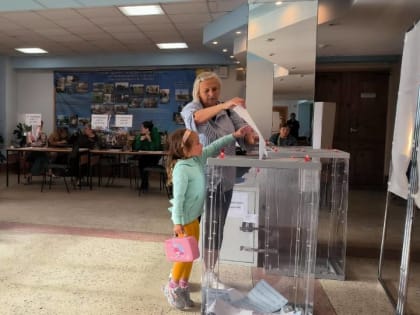 Новгороцды приучают своих детей и внуков к избирательному процессу с детства