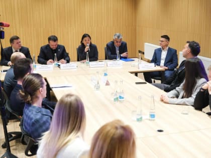 Руководитель Wildberries пообщалась с молодыми учёными Новгородской области