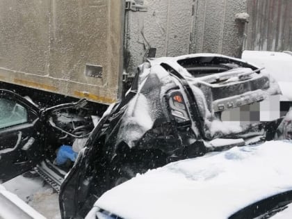 Смертельное ДТП: десять автомобилей столкнулись на новгородском участке М11