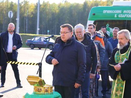 В Новгородской области у мемориала «Погибшим при защите Отечества» состоялась церемония встречи мощей преподобного Сергия Радонежского