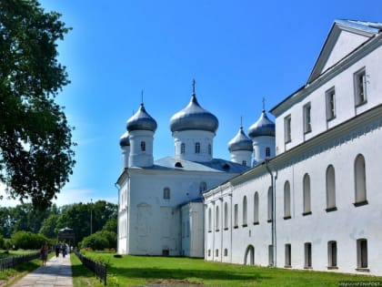 10 июля - 10 августа  – Новгородское духовное училище объявляет набор на курсы регентов, псаломщиков и певчих