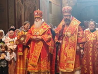 Митрополит Лев и епископ Вениамин совершил Литургию и молебен перед иконой святого Александра Невского в Софийском соборе
