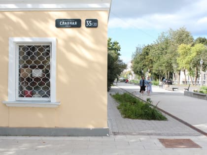 В Великом Новгороде обновляют адресные таблички