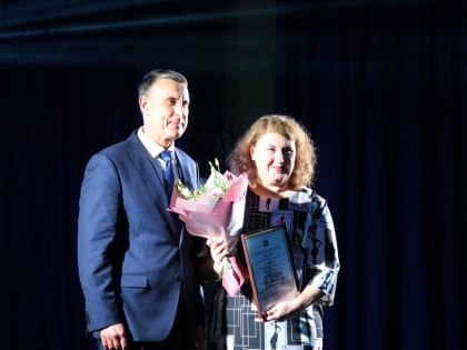 Александр Розбаум вручил муниципальные награды преподавателям НовГУ