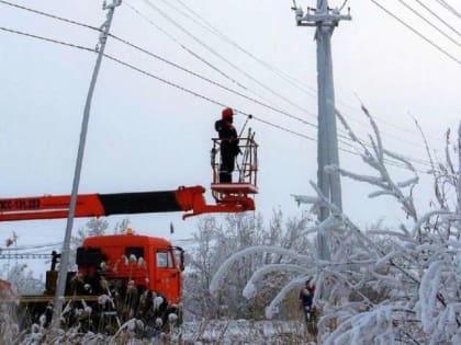 В зоне отключения электроснабжения в Новгородской области остаются 77 населённых пунктов