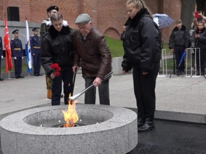 В Великом Новгороде после реконструкции зажгли «Вечный огонь славы»