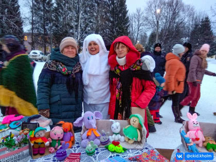 16 декабря сотрудники отдела народного творчества музея истории г.Холм приняли участие на открытии главной новогодней ёлки города